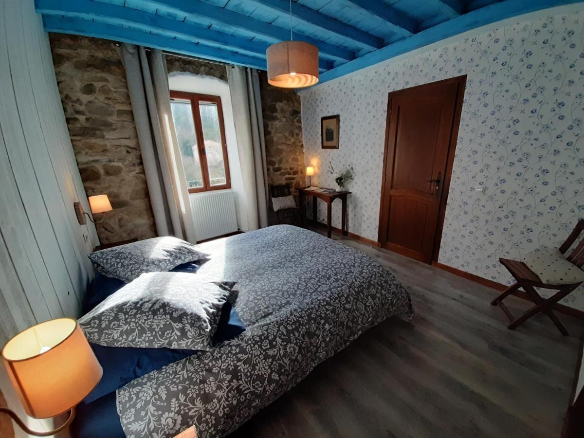 Le Sareymond Bed & Breakfast Menee